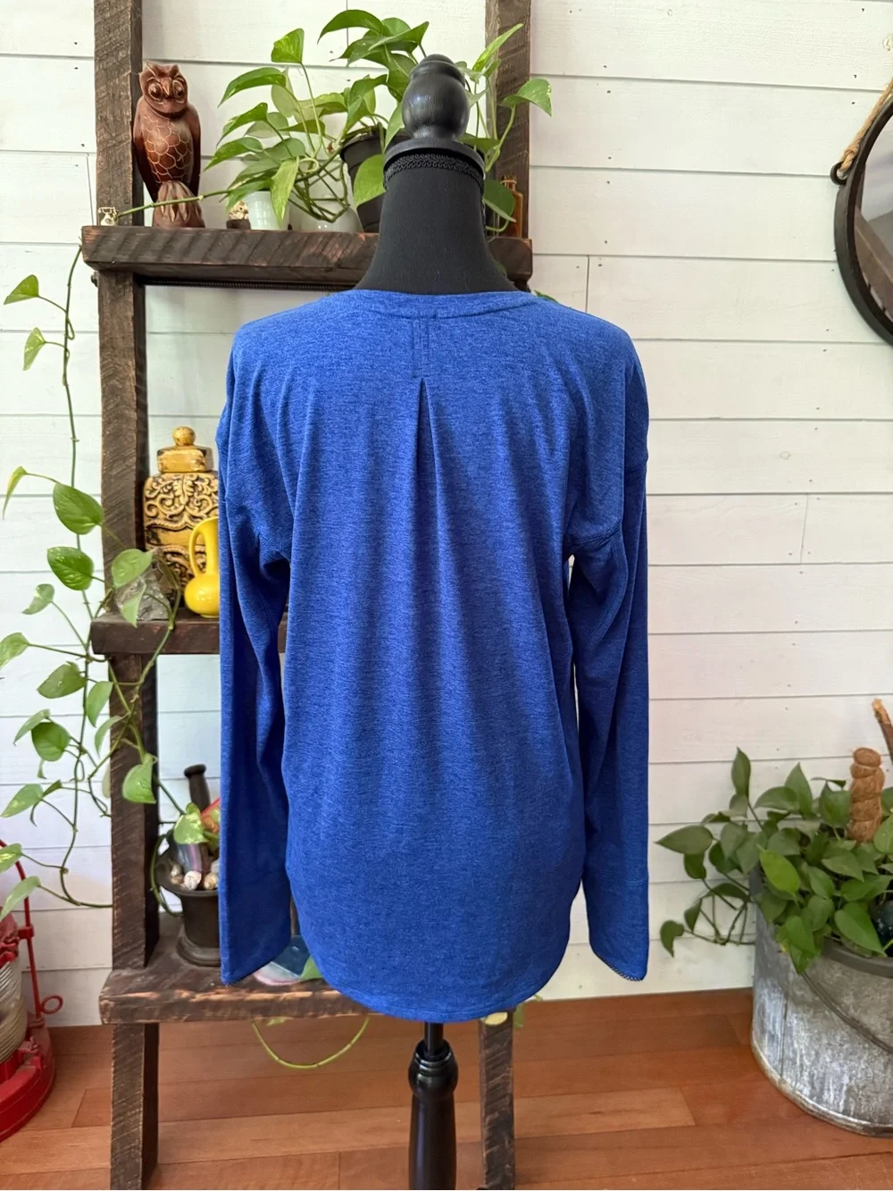 Avia: Classic Long-Sleeve Athletic Crewneck Top - Blue with Thumb Holes